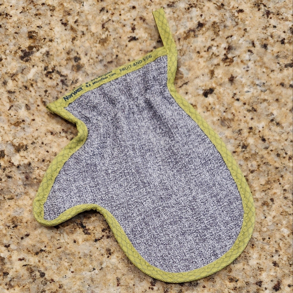 Norwex Fruit and Veggie Scrub Mitt -- Limited Edition. Brand New!